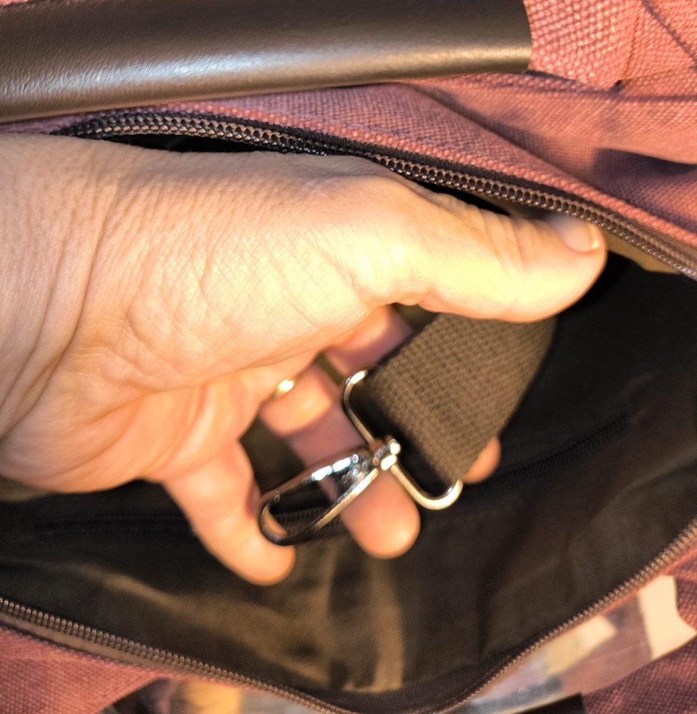 Stylish Pink Handbag - Picture 3 of 9